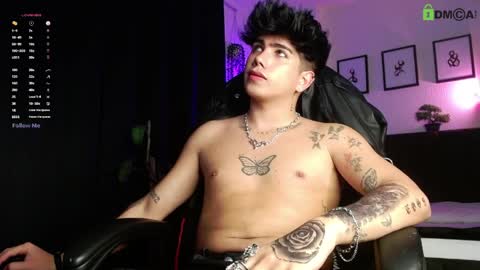 Lyle Bennett Freelance Model online show from 04/10/26, 11:42