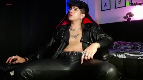 Lyle Bennett Freelance Model online show from 04/16/26, 11:55