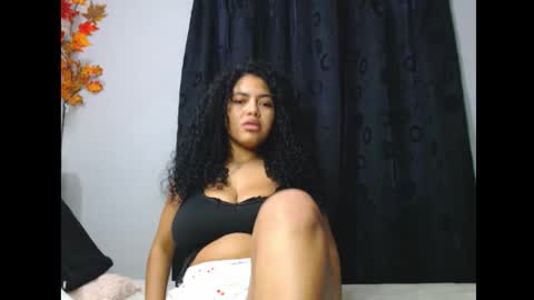 lylii_evans online show from 10/15/25, 10:21