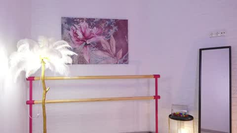 Lyly   online show from 02/04/25, 09:49