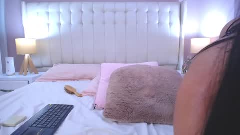 Lyn online show from 02/25/25, 07:36