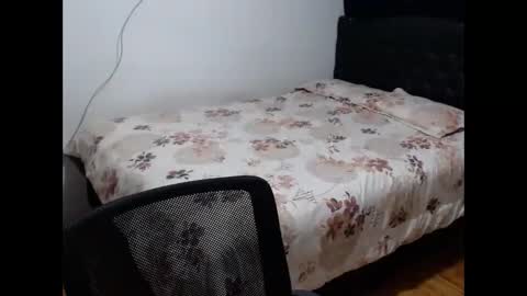 Snapshot of lynaskyyny chatting on 03/13/26, 05:03 lyna online show from 03/13/26, 05:03