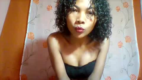 lyndah19 online show from 11/23/25, 10:59