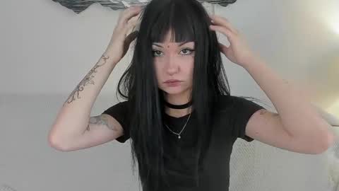 Mia online show from 04/27/26, 08:01