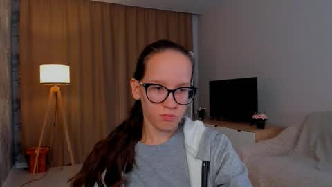 Sara online show from 09/14/25, 04:17