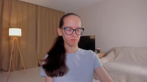 Sara online show from 10/15/25, 04:40