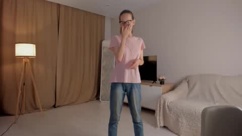 Sara online show from 10/18/25, 04:08