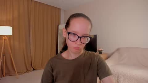 Sara online show from 10/21/25, 04:51