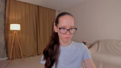 Sara online show from 10/26/25, 04:02