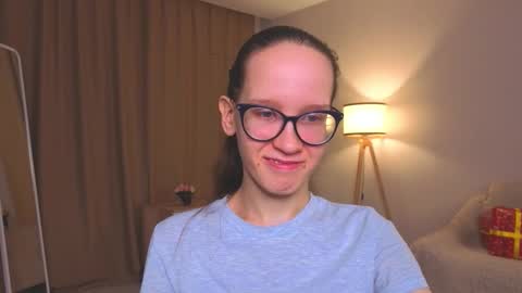 Sara online show from 12/22/25, 04:15