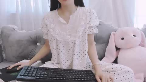 Snapshot of lynh_baby chatting on 06/03/26, 08:50 Lynh online show from 06/03/26, 08:50