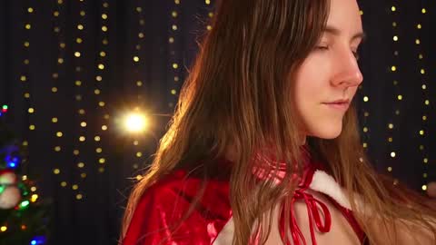 Snapshot of lynn_feline chatting on 12/25/24, 07:46 Lynn online show from 12/25/24, 07:46