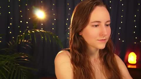 Snapshot of lynn_feline chatting on 02/17/25, 12:05 Lynn online show from 02/17/25, 12:05