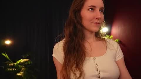 Snapshot of lynn_feline chatting on 10/14/25, 03:29 Lynn online show from 10/14/25, 03:29