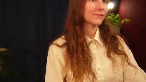 Snapshot of lynn_feline chatting on 10/21/25, 10:05 Lynn online show from 10/21/25, 10:05