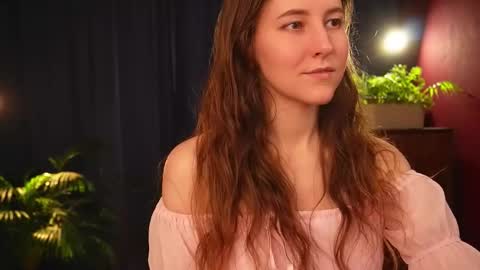 Snapshot of lynn_feline chatting on 10/22/25, 10:37 Lynn online show from 10/22/25, 10:37