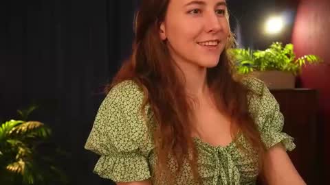 Snapshot of lynn_feline chatting on 10/28/25, 07:23 Lynn online show from 10/28/25, 07:23