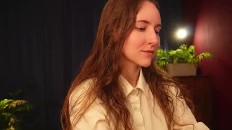 Snapshot of lynn_feline chatting on 10/29/25, 04:04 Lynn online show from 10/29/25, 04:04