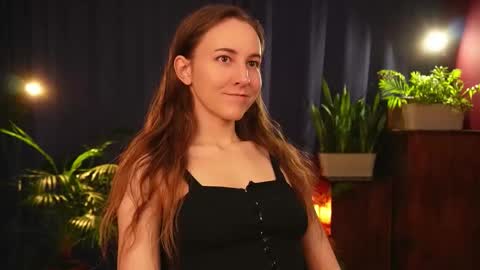 Snapshot of lynn_feline chatting on 11/17/25, 02:45 Lynn online show from 11/17/25, 02:45