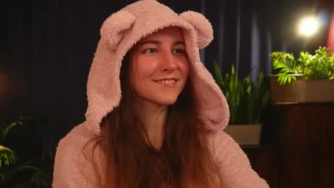 Snapshot of lynn_feline chatting on 11/21/25, 03:11 Lynn online show from 11/21/25, 03:11