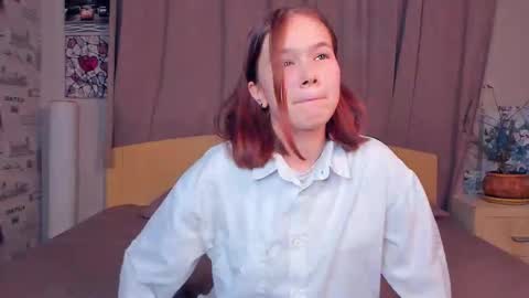 Cozy Lynns room online show from 11/24/25, 08:36