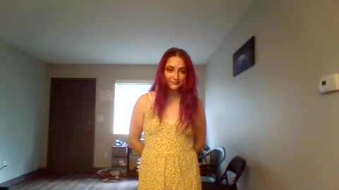 Snapshot of lynnkitten69000 chatting on 06/19/26, 03:49 Lynn online show from 06/19/26, 03:49