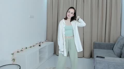 Snapshot of lynseyolstad chatting on 04/05/26, 06:05 Lynsey online show from 04/05/26, 06:05