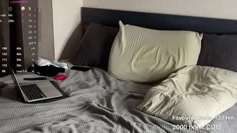 Snapshot of lyon_power_ chatting on 12/06/24, 09:10 Dani online show from 12/06/24, 09:10