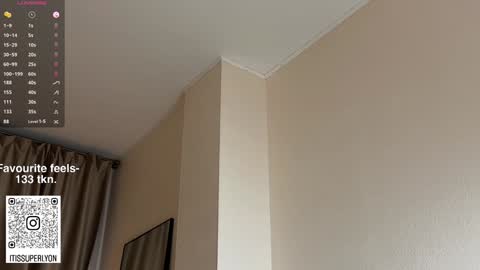 Snapshot of lyon_power_ chatting on 01/10/25, 02:02 Dani online show from 01/10/25, 02:02