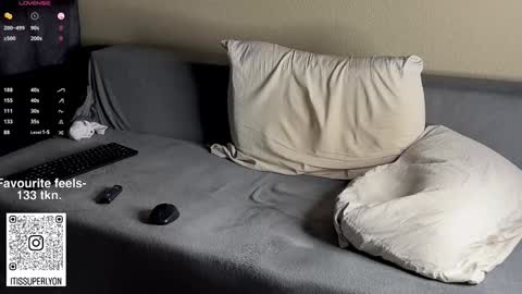 Snapshot of lyon_power_ chatting on 01/21/25, 07:04 Dani online show from 01/21/25, 07:04