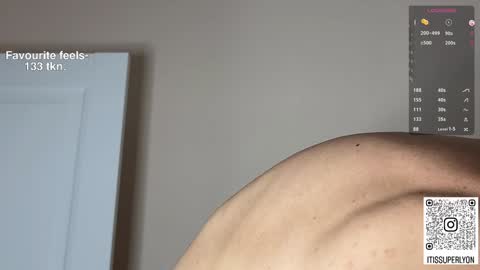 Snapshot of lyon_power_ chatting on 02/07/25, 10:50 Dani online show from 02/07/25, 10:50