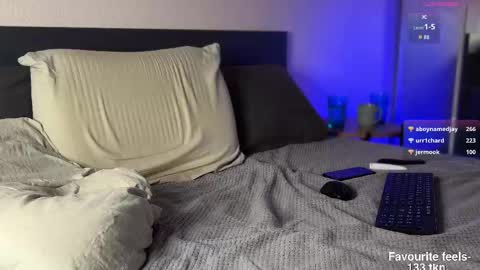 Snapshot of lyon_power_ chatting on 02/13/25, 07:03 Dani online show from 02/13/25, 07:03