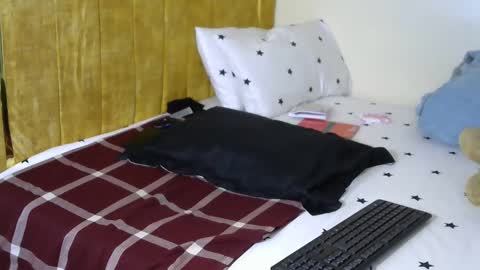 Lyra online show from 09/16/25, 09:21