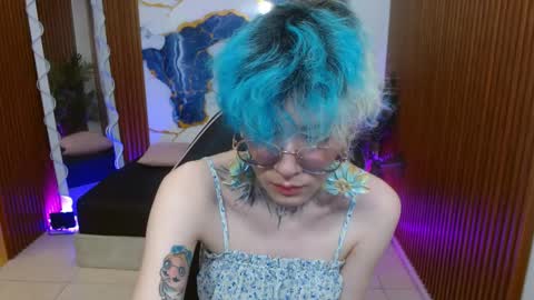 lyra_tay online show from 04/21/26, 07:06