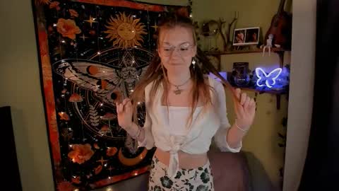 Lyra online show from 10/10/25, 01:04