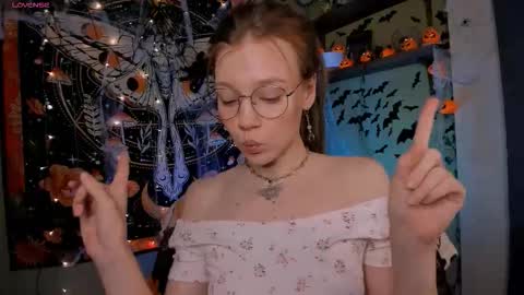 Lyra online show from 10/26/25, 02:01