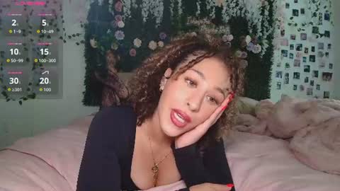 Snapshot of lyracovee chatting on 06/17/26, 12:35 Lyra online show from 06/17/26, 12:35