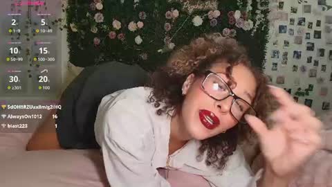 Snapshot of lyracovee chatting on 07/20/26, 12:25 Lyra online show from 07/20/26, 12:25