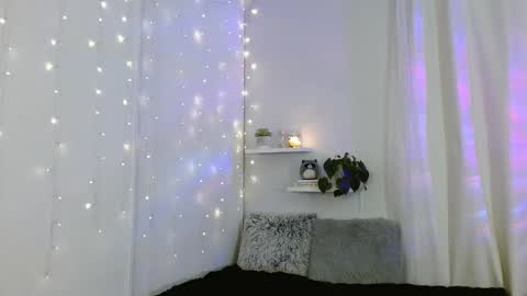 Snapshot of lyrajrose chatting on 01/14/26, 09:42 Lyra Rose online show from 01/14/26, 09:42