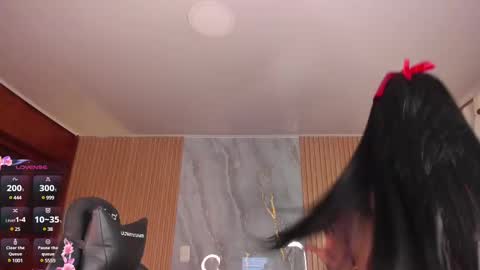 Snapshot of lys_with chatting on 02/22/25, 06:06    VIVIANA    online show from 02/22/25, 06:06