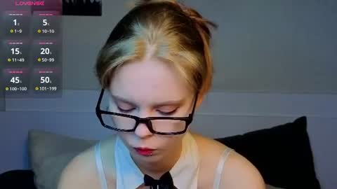 Snapshot of lyucy chatting on 08/04/26, 09:06 Julie online show from 08/04/26, 09:06