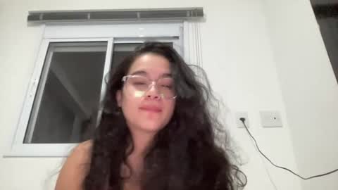 Snapshot of lyz_guzman chatting on 06/10/26, 03:29 lyz_guzman online show from 06/10/26, 03:29