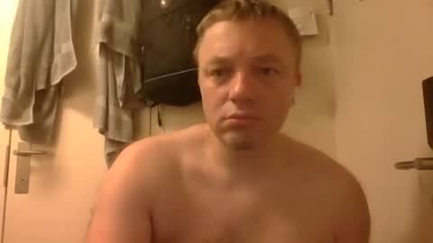 Snapshot of m15kala chatting on 11/26/25, 09:43 m15kala online show from 11/26/25, 09:43