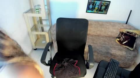 Snapshot of m1lk_choc chatting on 03/07/25, 05:49 Mila online show from 03/07/25, 05:49