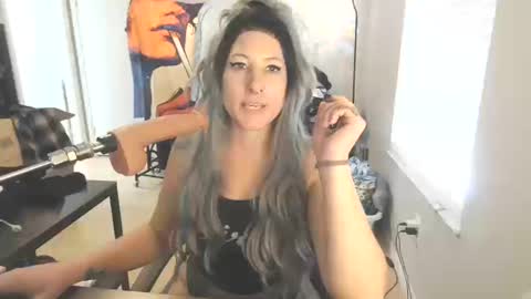 Snapshot of m3taaa chatting on 10/10/25, 07:02 M3ta online show from 10/10/25, 07:02