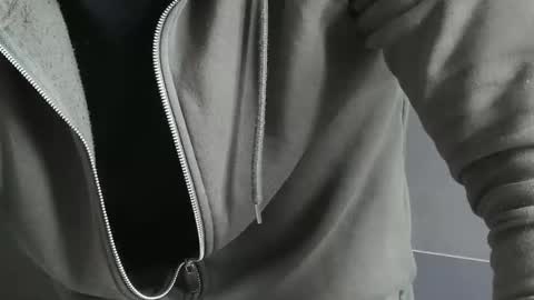 m4dh4tter24 online show from 04/29/26, 08:07