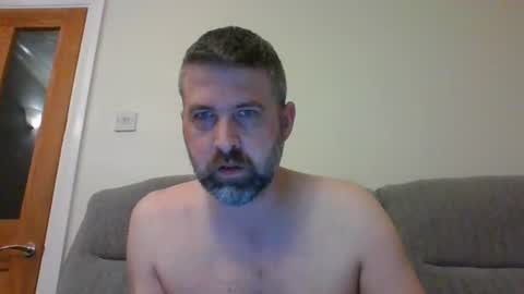 Snapshot of m5572 chatting on 06/10/26, 09:03 Mathew online show from 06/10/26, 09:03