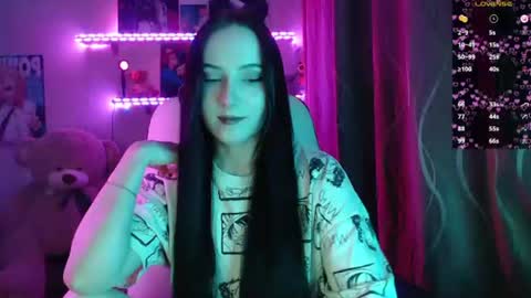 Snapshot of m_e_l_i_s_s_a_ chatting on 07/02/26, 12:43 Melissa online show from 07/02/26, 12:43