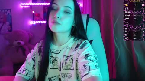 Snapshot of m_e_l_i_s_s_a_ chatting on 07/02/26, 03:23 Melissa online show from 07/02/26, 03:23