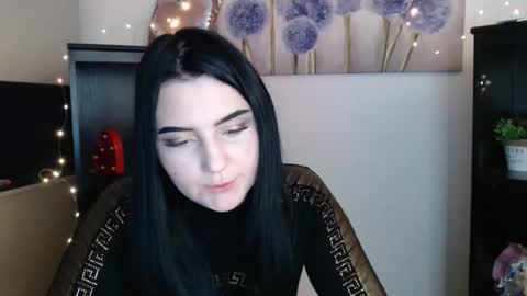 Snapshot of m_i_k_i_ chatting on 02/05/26, 05:28 m_i_k_i_ online show from 02/05/26, 05:28